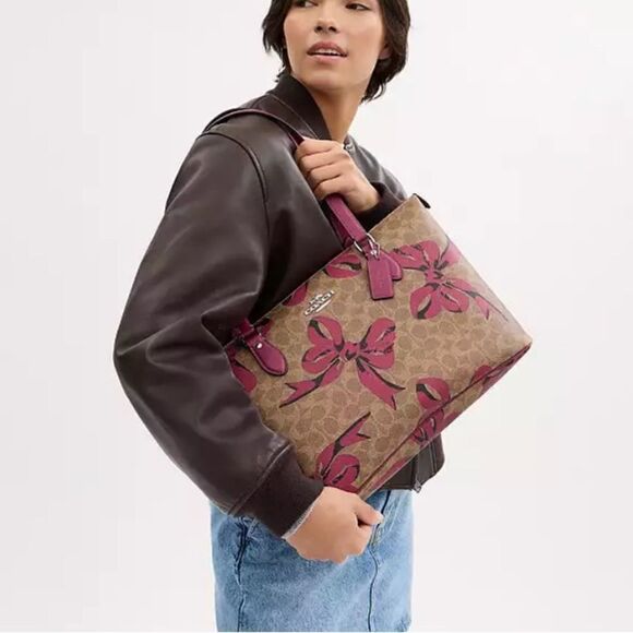 Coach Gallery Tote Bag In Signature Canvas With Bow Print Purse - Picture 11 of 12